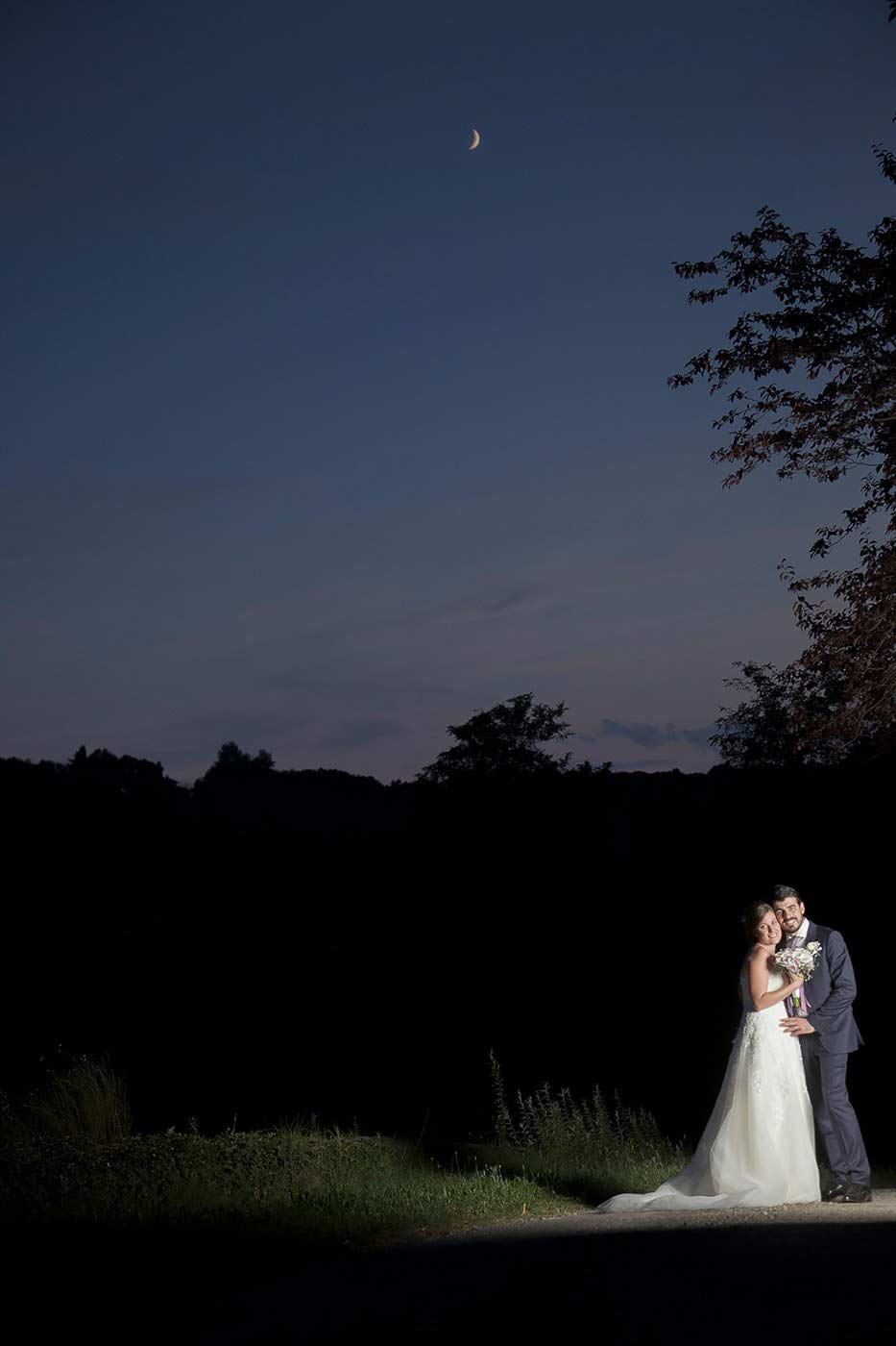 foto sposi notte luna con flash