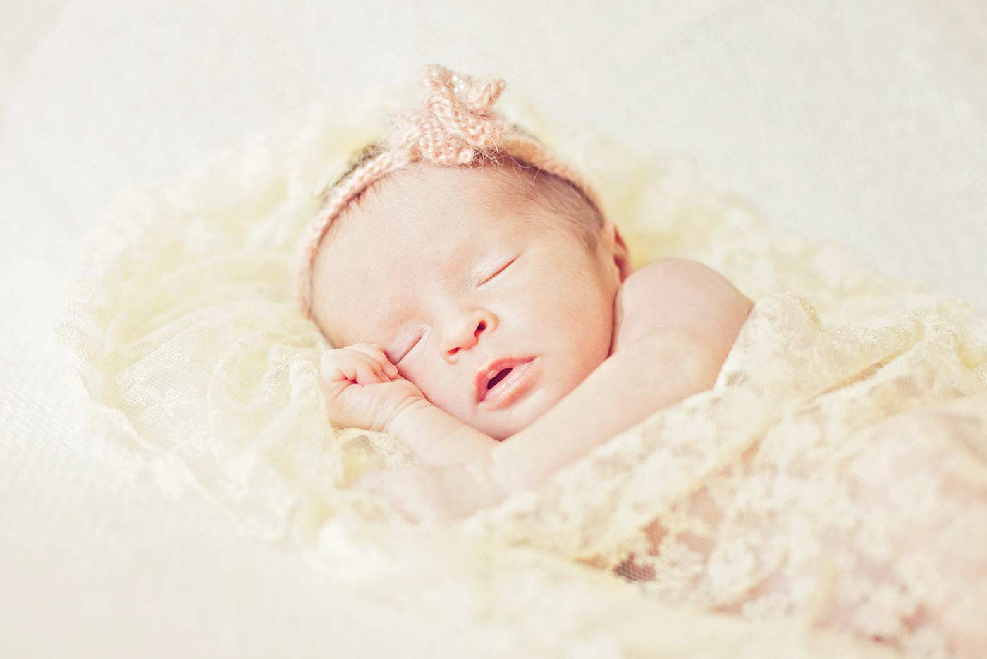 foto newborn bambina dorme