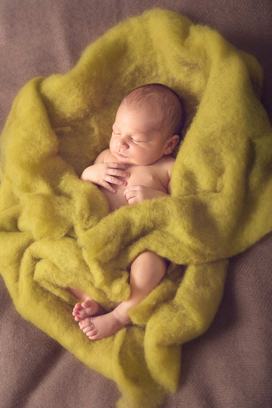 foto bimbo newborn sfondo verde